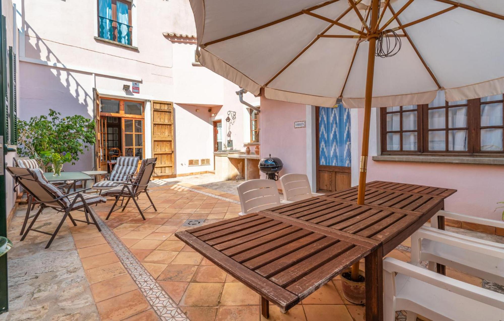 Ferienhaus Cozy In Santa Malrgalida With Wifi